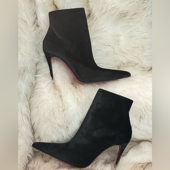 Christian Louboutin 
Velvet Bootie
Women’s Size EU 39 - Picture 1 of 12